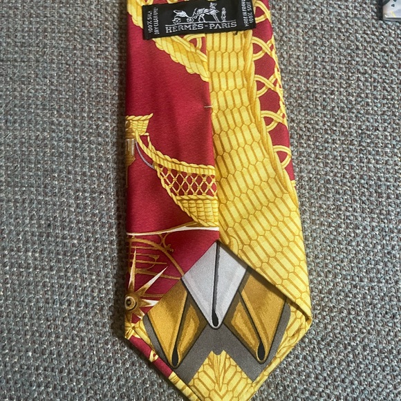 HERMÈS Tie Rare 100% Silk Horse Carriage People Bicycle Chain Red Yellow - Picture 7 of 13